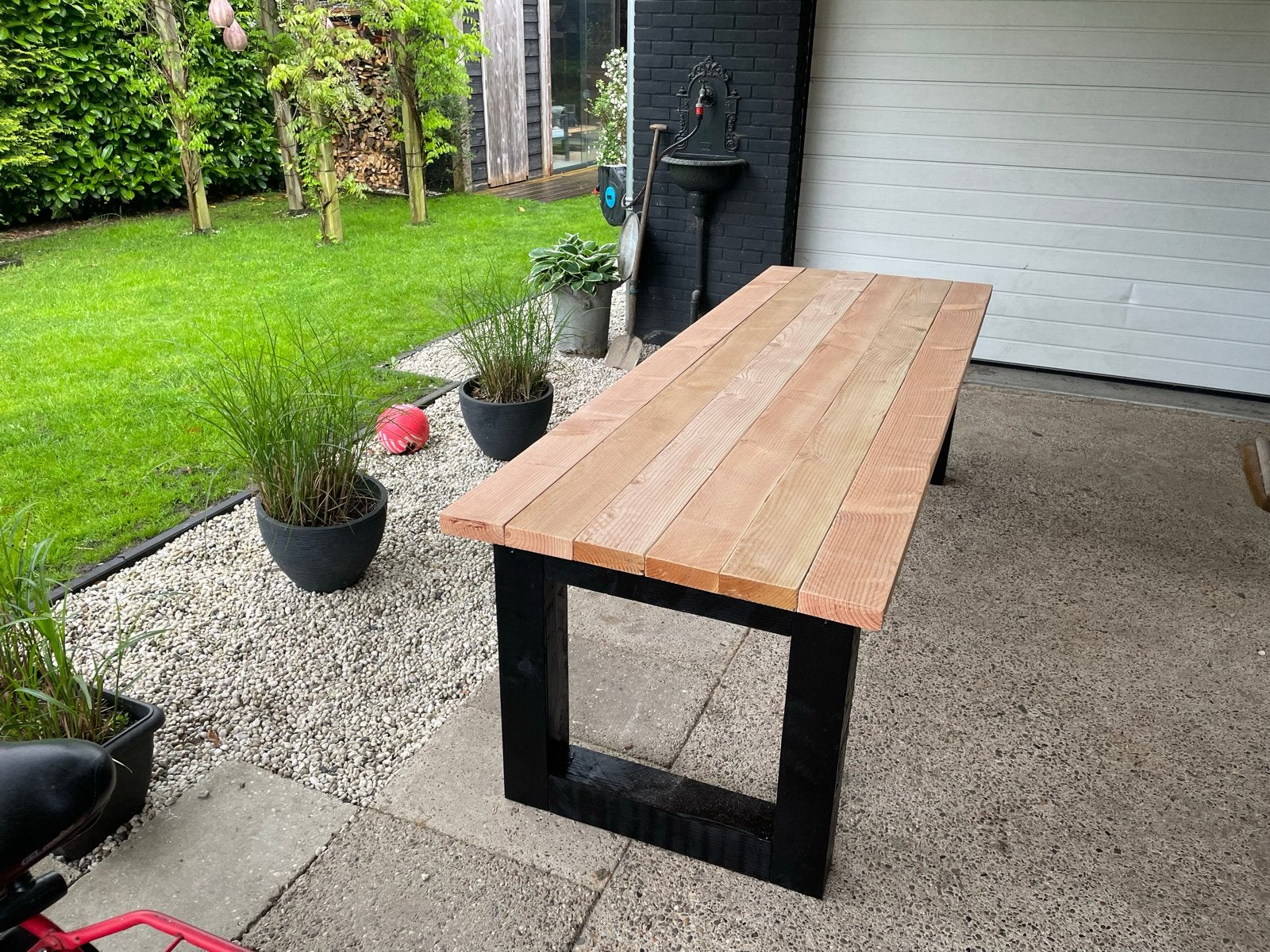 Douglas houten tafel met zwart onderstel - Z.G.A.N., Ophalen, Zo goed als nieuw, Rechthoekig, Hout