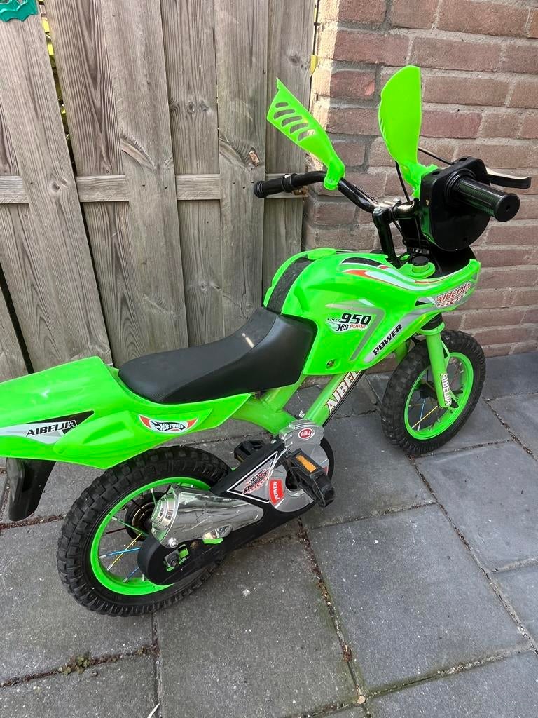 Fel groene jongensfiets 3-4jaar.  45,00 euro, Ophalen, Zo goed als nieuw