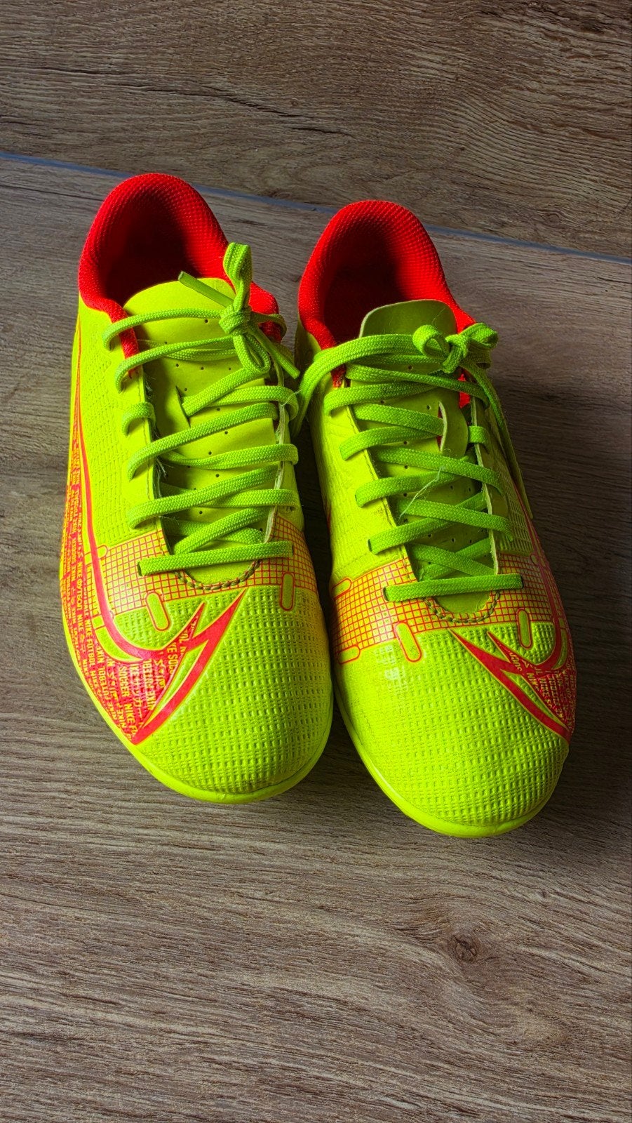 Leuke gele kinder voetbalschoenen maat 35,5, Ophalen of Verzenden, Gebruikt