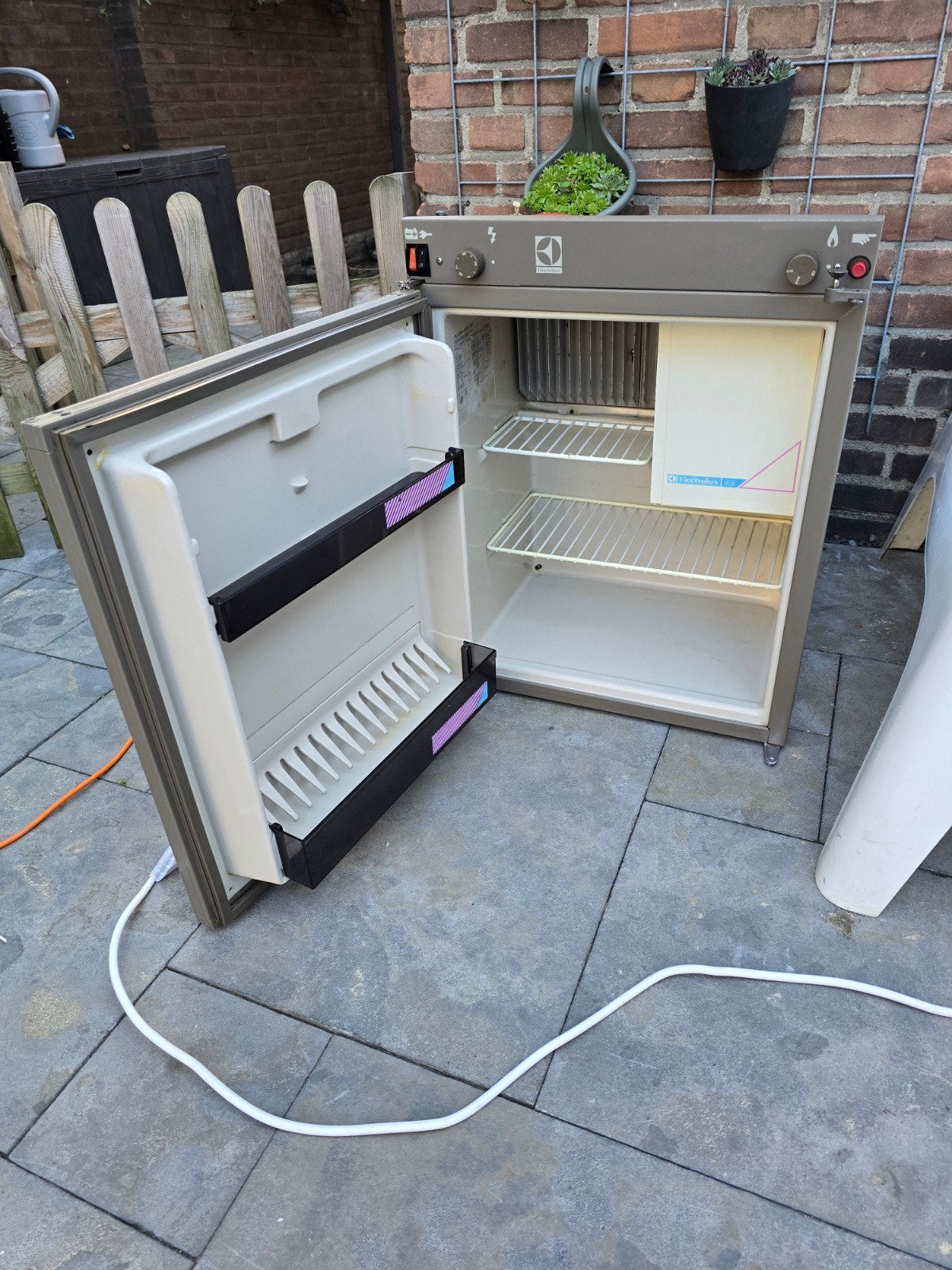 Electrolux RM 200 absorptie koelkast met vriesvakje, Witgoed en Apparatuur, Koelkasten en IJskasten, Gebruikt, Minder dan 85 cm