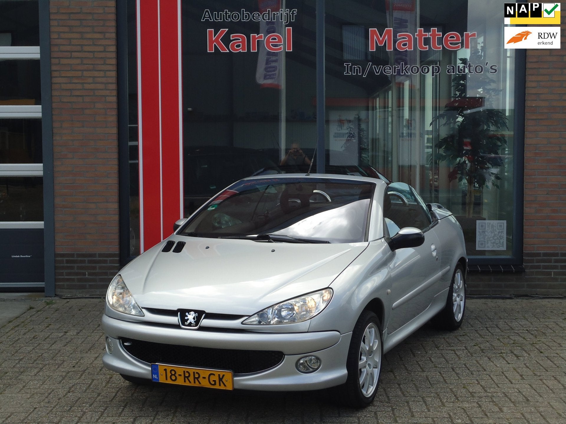 Peugeot 206 CC 1.6-16V *WEINIG KM'S* *NETTE AUTO*, Voorwielaandrijving, Stof, Gebruikt, Zwart