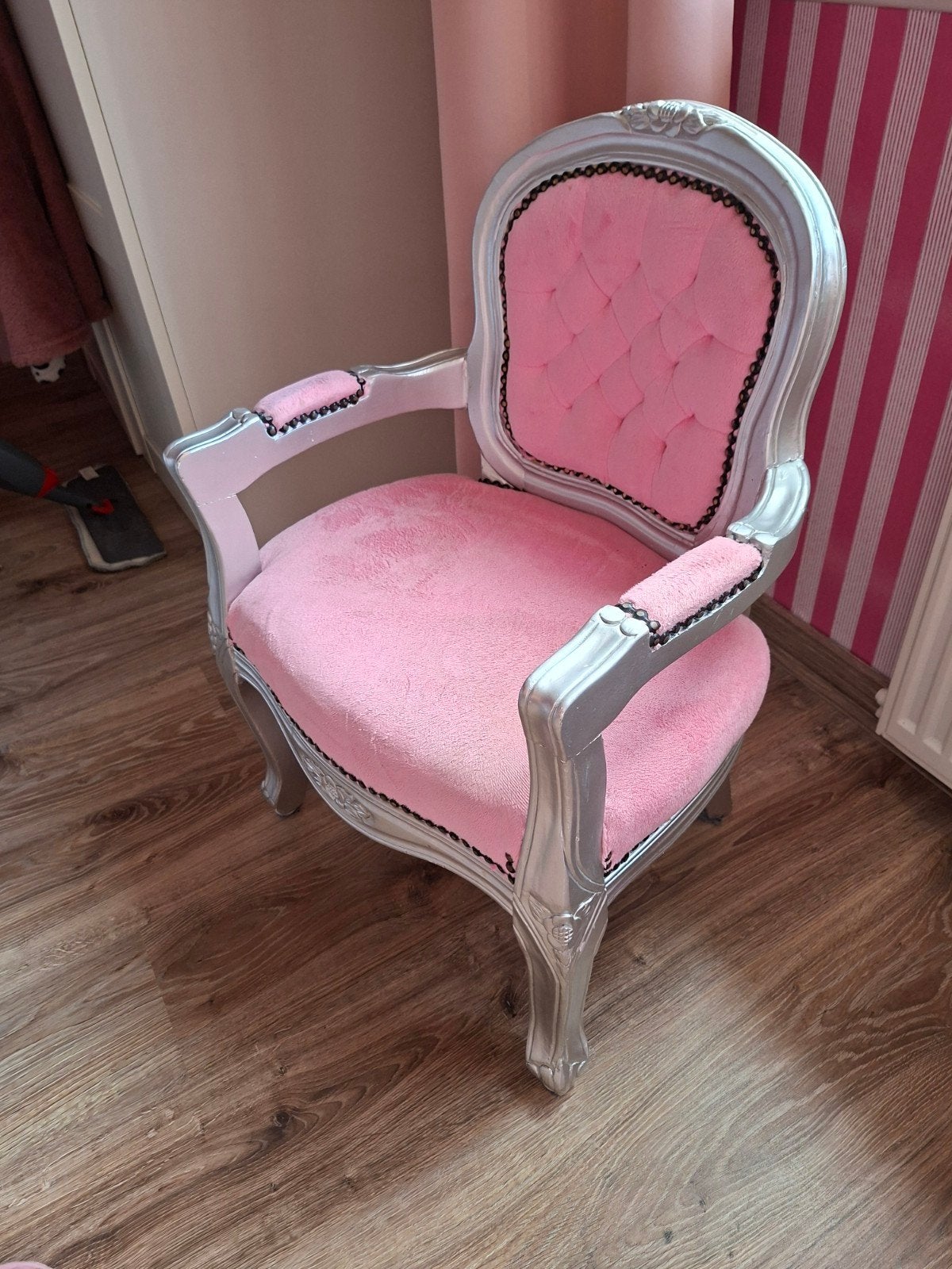 Roze kinderstoel met zilverkleurig frame, Kinderen en Baby's, Ophalen, Gebruikt
