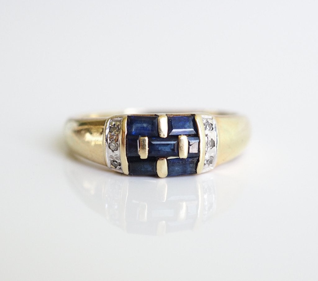 14 krt gouden ring met diamant en blauwe saffier, ., Ophalen of Verzenden, Zo goed als nieuw, Met edelsteen