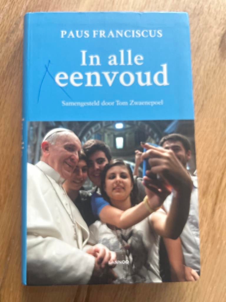 Paus Franciscus - In alle eenvoud (Tom Zwaenepoel), Ophalen of Verzenden, Zo goed als nieuw