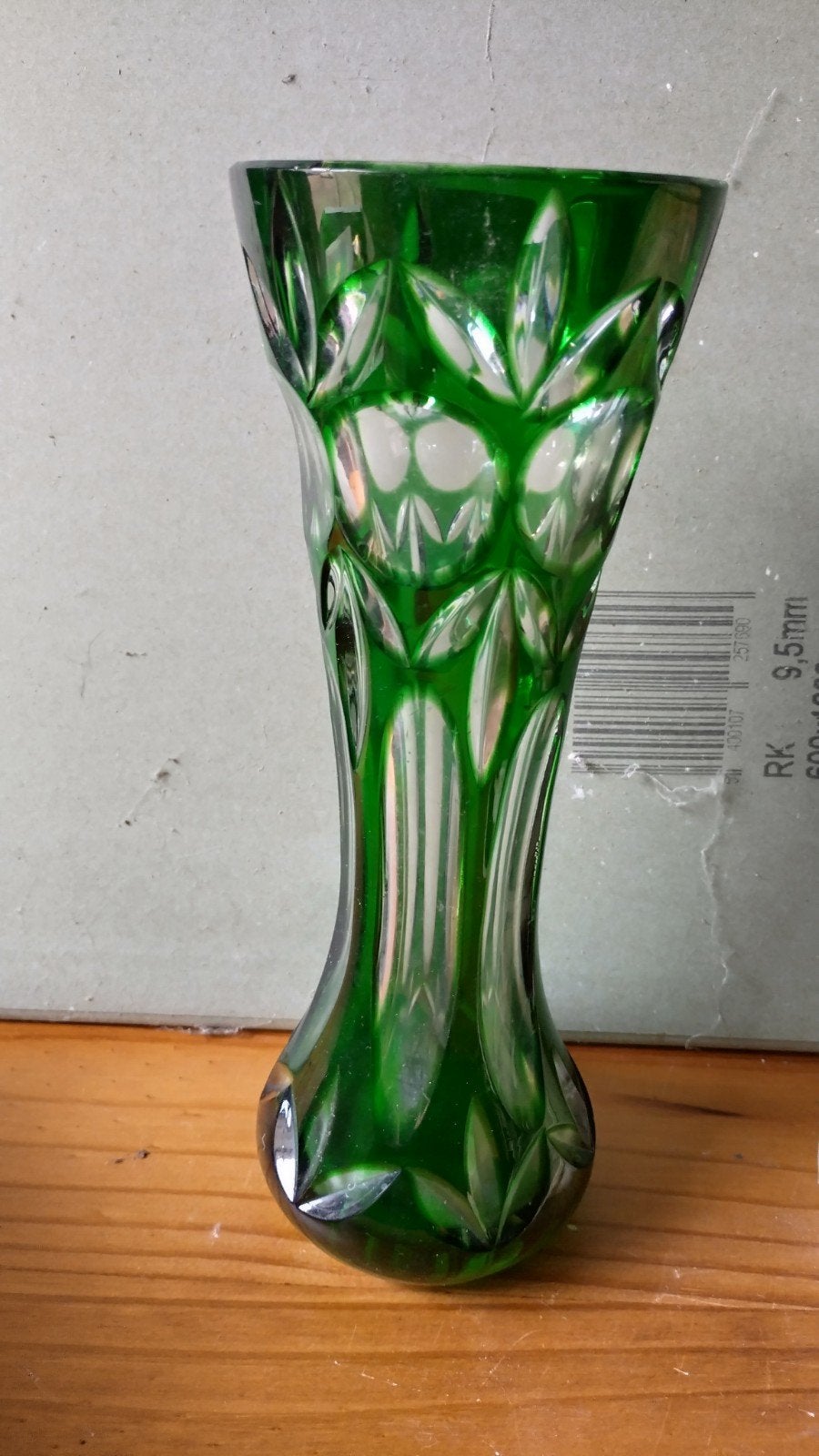 Groene geslepen kristallen vaas, Ophalen