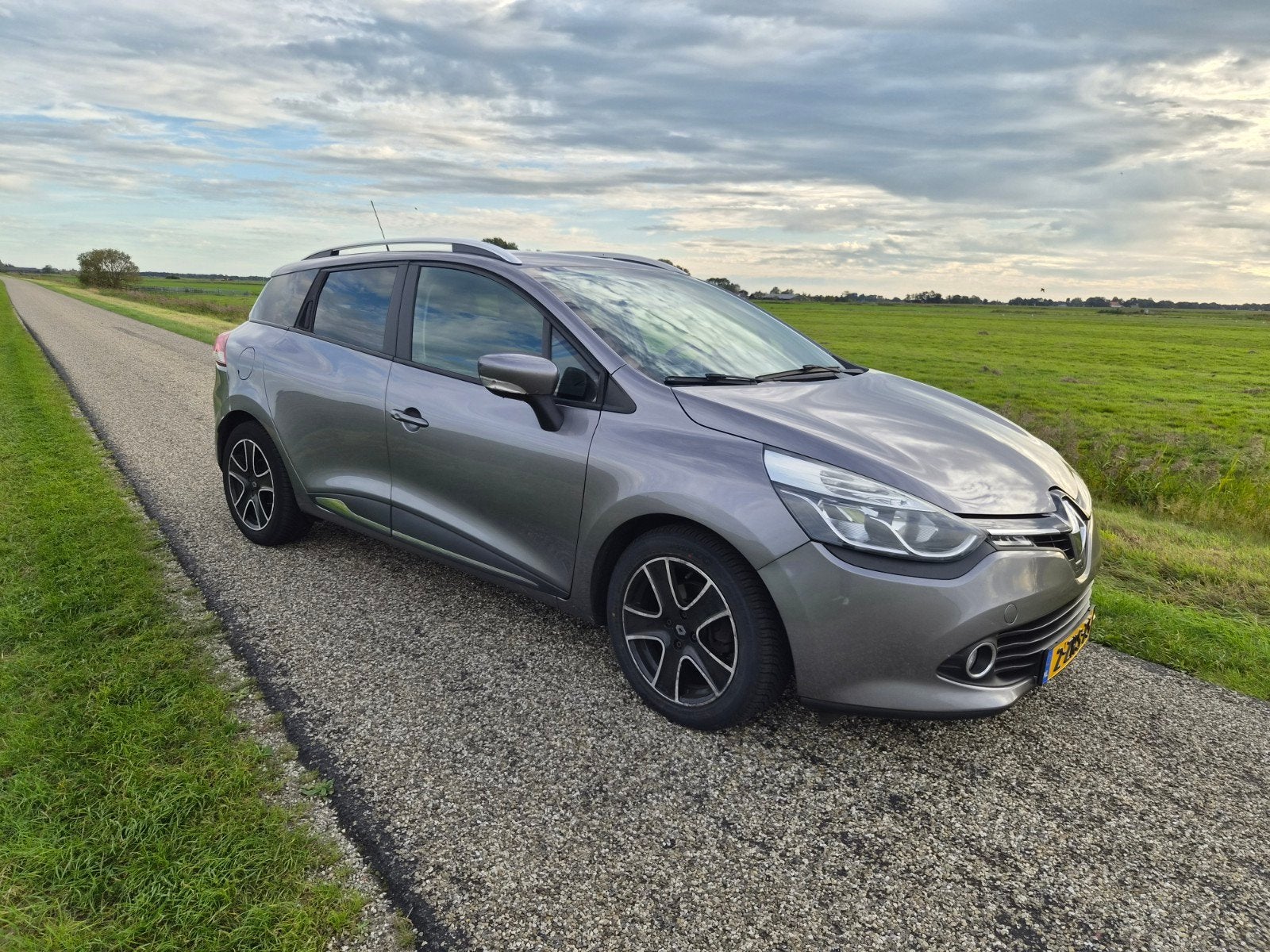 Renault Clio 1.5 DCI 66KW Estate 2015 Grijs