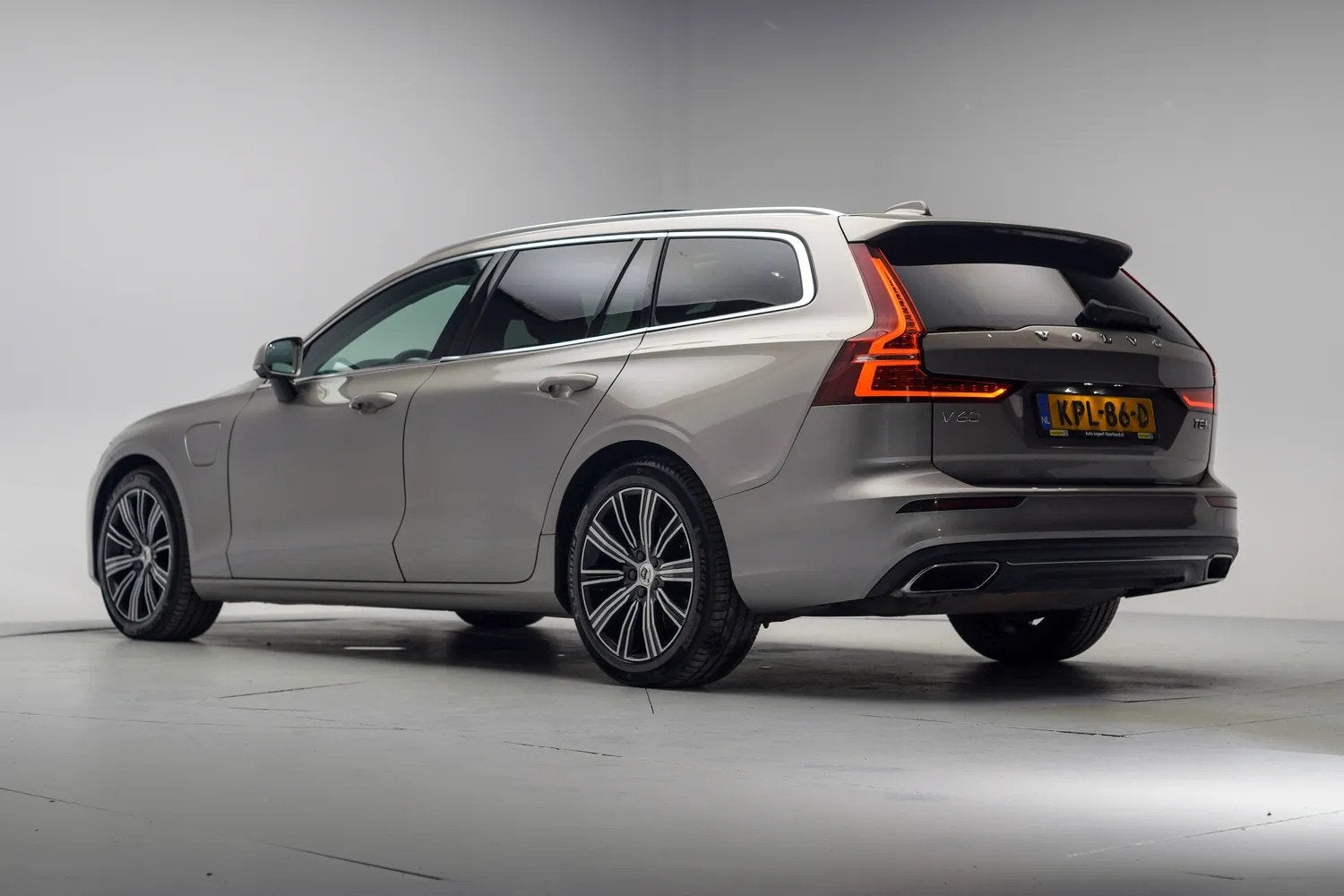 Volvo V60 2.0 T8 Recharge 405pk AWD Inscription Aut. [ Panor, Automaat, Gebruikt, 4 cilinders, 1972 kg