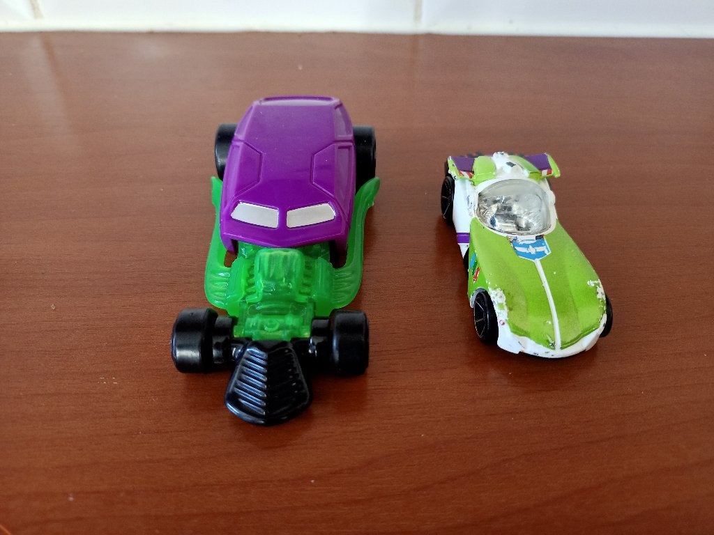 2 hotwheels auto's / waarvan 1 auto van McDonalds 2010, Ophalen, Gebruikt