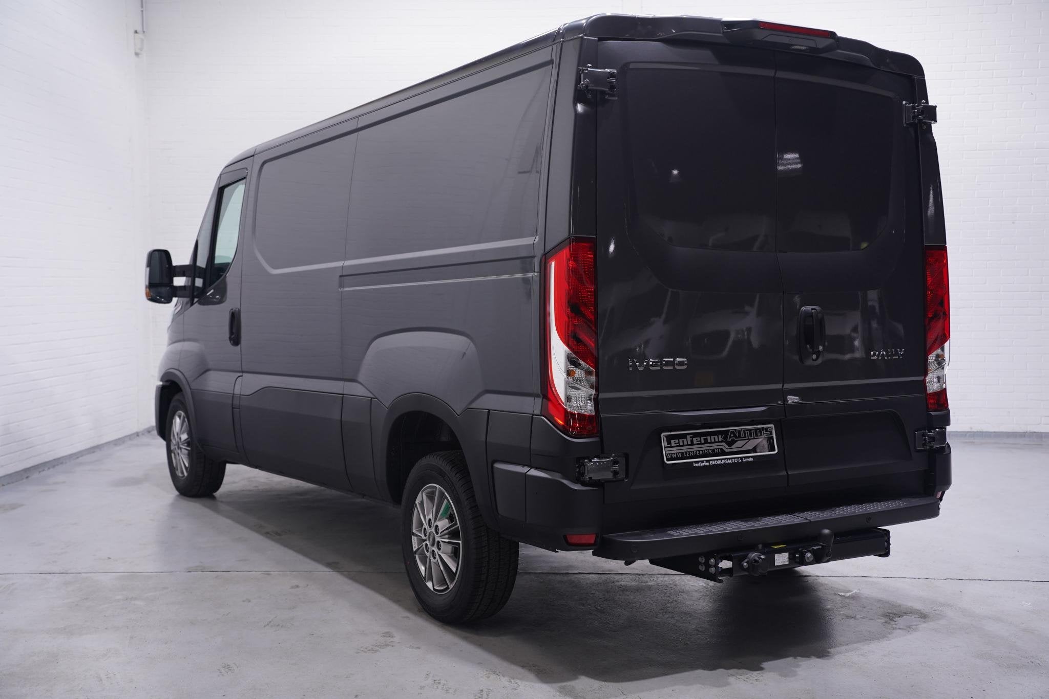 Iveco Daily 35S18 180 pk Aut. L2H1 Laag Dak Nwe Model, Nieuw, Auto's, Automaat, Gebruikt, Iveco, 179 pk