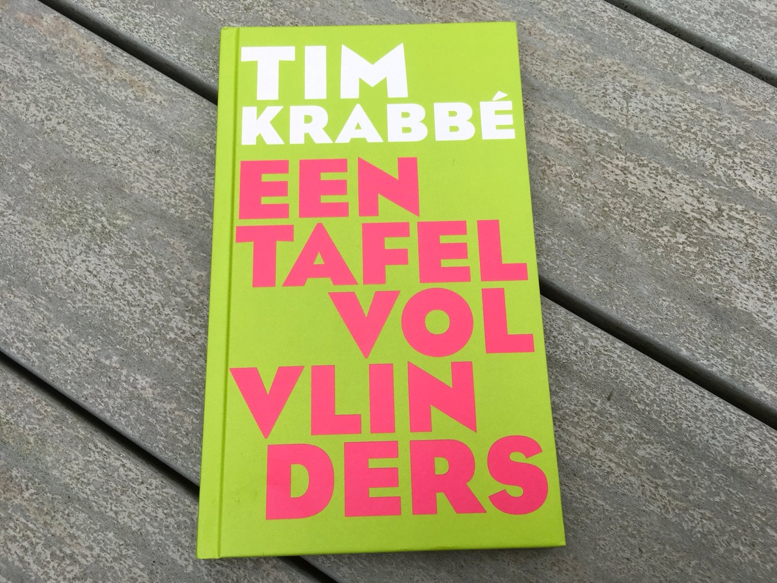 Tim Krabbé - Een Tafel Vol Vlinders (Boek), Boeken, Ophalen of Verzenden, Zo goed als nieuw, Nederland