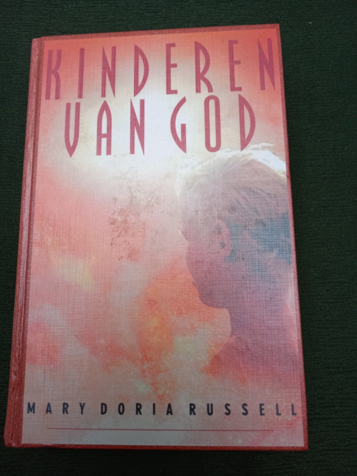 Kinderen van God door Mary Doria Russell., Boeken, Science fiction, Ophalen of Verzenden, Gelezen, Mary Doria Russell