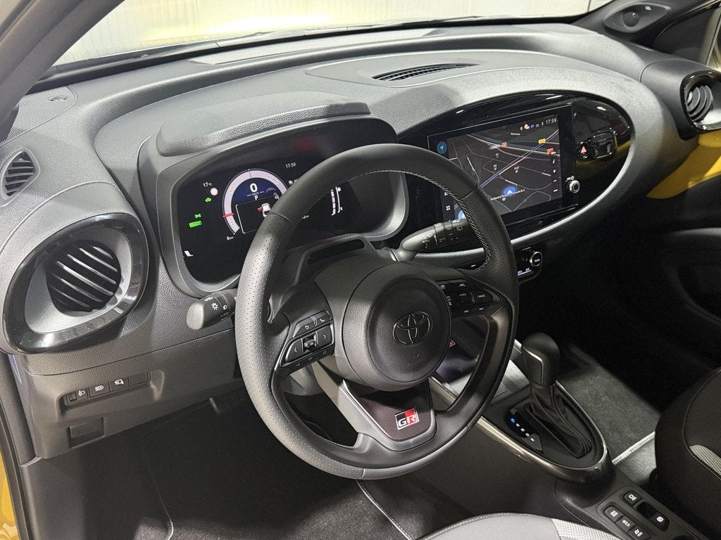 Toyota Aygo X Hybrid 115 GR Sport NIEUW MODEL | JBL-AUDIO |, Auto's, Toyota, Stof, Automatische klimaatregeling, Euro 6, 4 stoelen