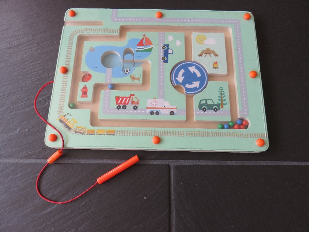 Magnetisch doolhof met kralen en hindernissen., Ophalen of Verzenden, Zo goed als nieuw, Puzzelen