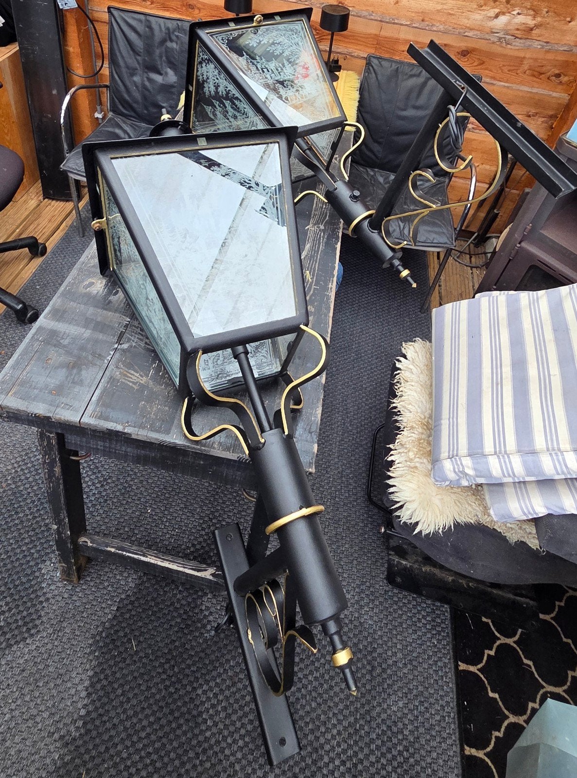 Set van 2 Antieke Zwarte Buitenlampen met Gouden Details, Ophalen
