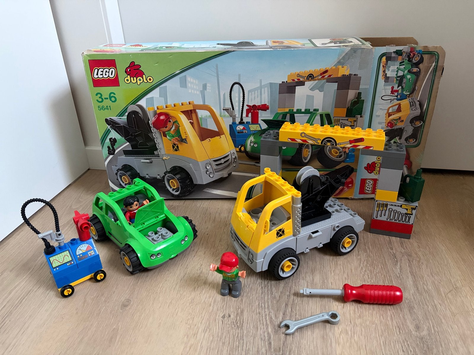 Lego Duplo 5641: Werkplaats met Takelwagen en Auto, Ophalen, Zo goed als nieuw, Compleet, Duplo