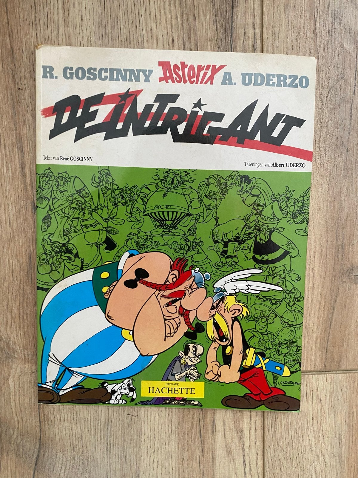 Asterix De Intrignant - Klassiek Stripboek, Boeken, Eén stripboek, Verzenden, Gelezen