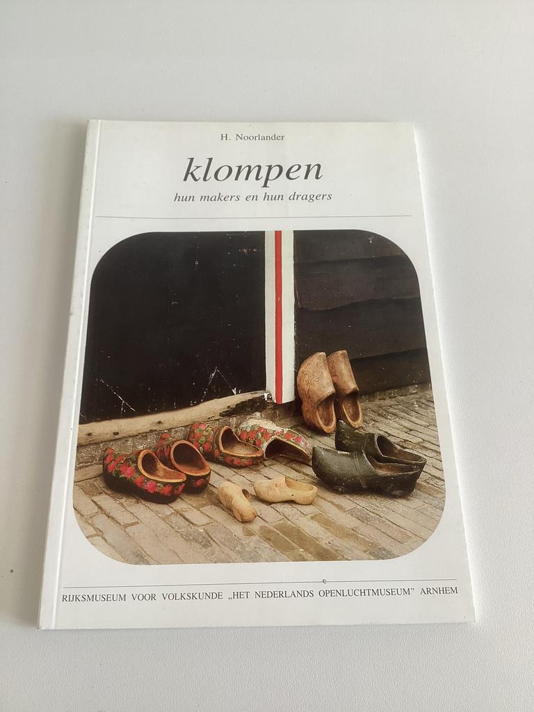 Klompencatalogus Rijksmuseum: Hun Makers en Dragers, Ophalen of Verzenden, Gelezen, Overige onderwerpen