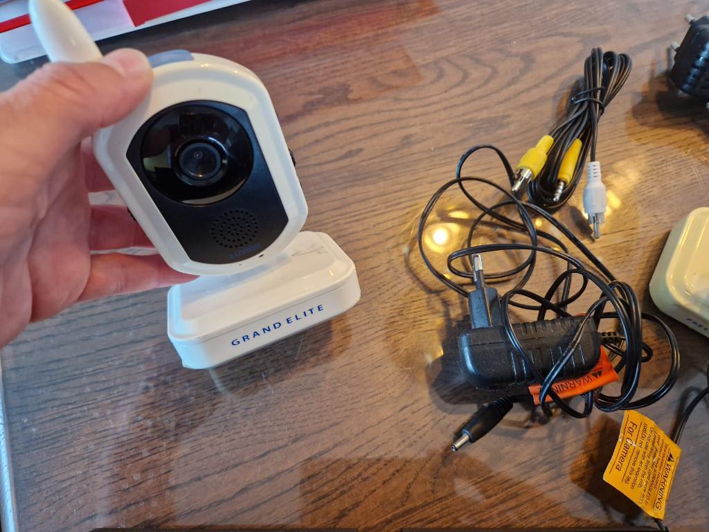 Luvion Grand Elite 2x camera, Kinderen en Baby's, Babyfoons, Ophalen of Verzenden, Gebruikt, 100 tot 250 meter, Camera