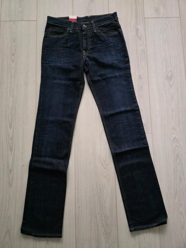 Nieuwe Levi's Stove Pipe 610 Jeans W29 L34 - donkerblauw, Blauw, Nieuw, Ophalen of Verzenden, W28 - W29 (confectie 36)