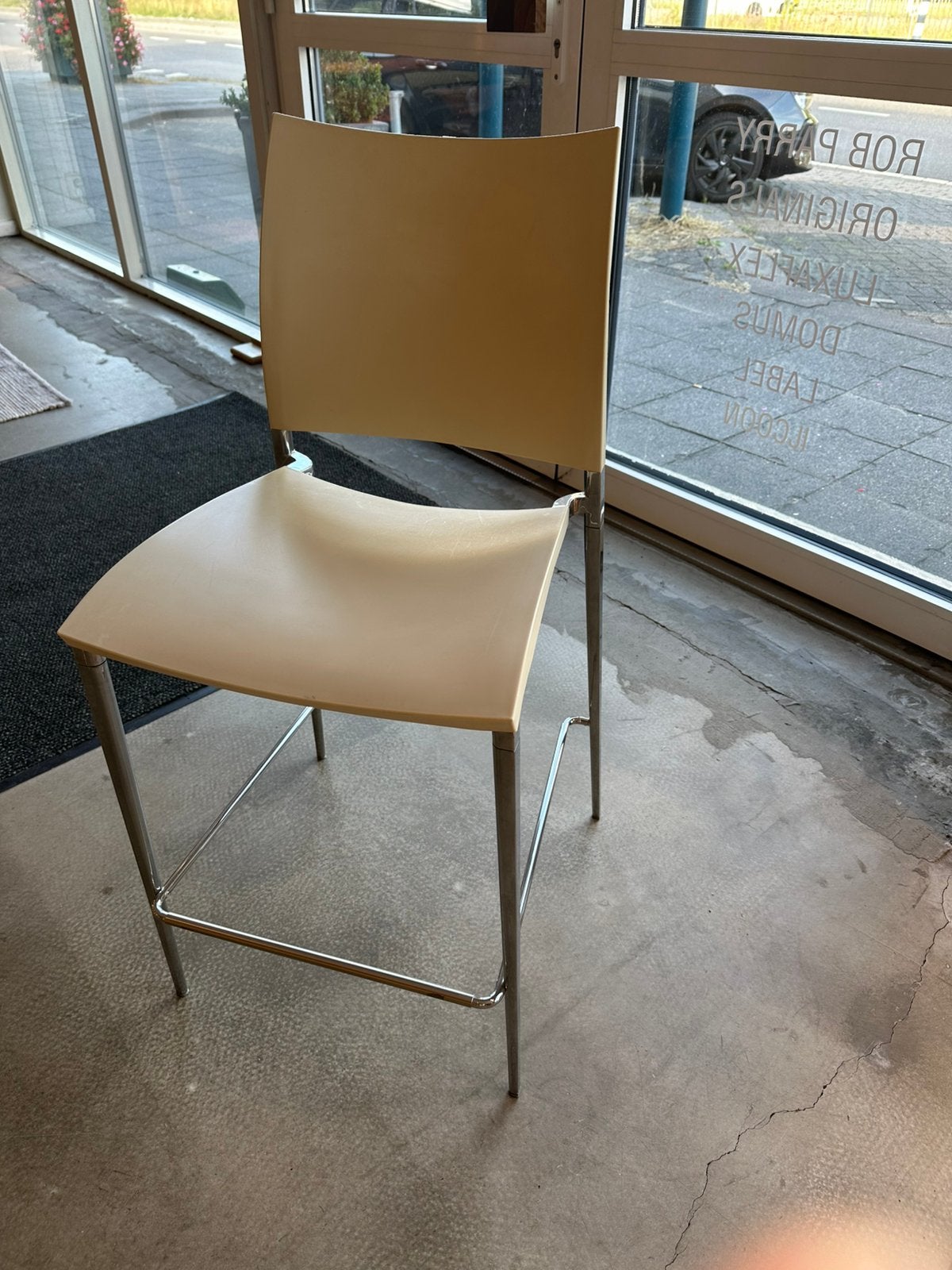 Barkruk Desalto, Huis en Inrichting, Barkrukken, 1 kruk, Ophalen of Verzenden, Zo goed als nieuw, 60 tot 90 cm