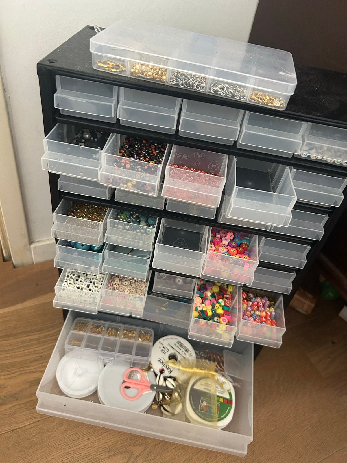 Grote collectie kralen en benodigdheden voor sieraden, Hobby en Vrije tijd, Kralen en Sieraden maken, Ophalen, Gebruikt, Bedel