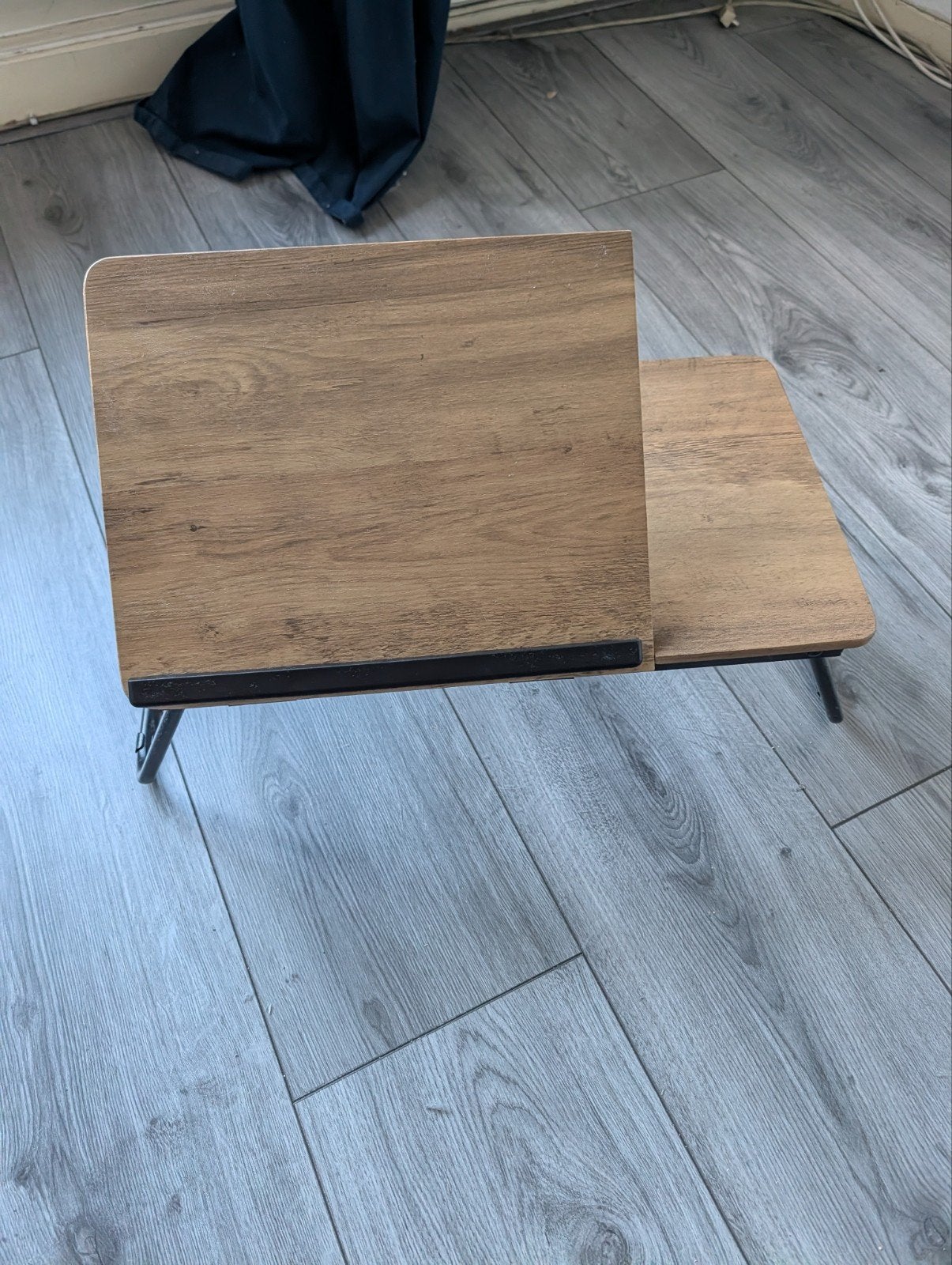 Laptoptafel / bedtafel opvouwbaar , houtlook, Computers en Software, Laptoptafels, Ophalen, Zo goed als nieuw