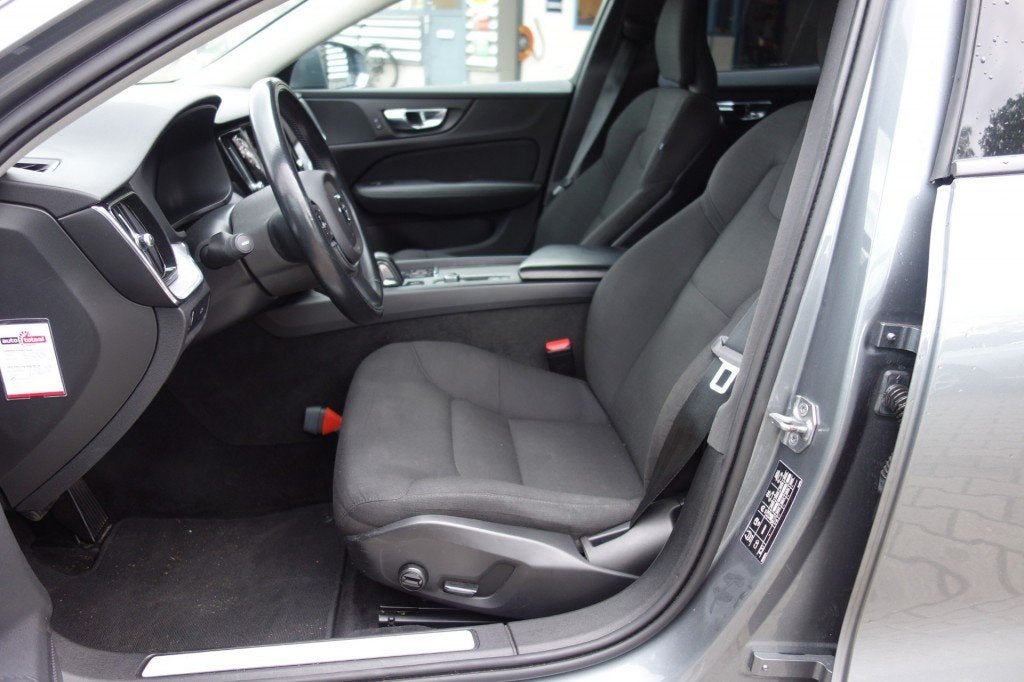 Volvo V60 2.0 B3 MOMENTUM ADVantage, Climate en Park pakket, 4 cilinders, 1969 cc, 163 pk, 93 €/maand