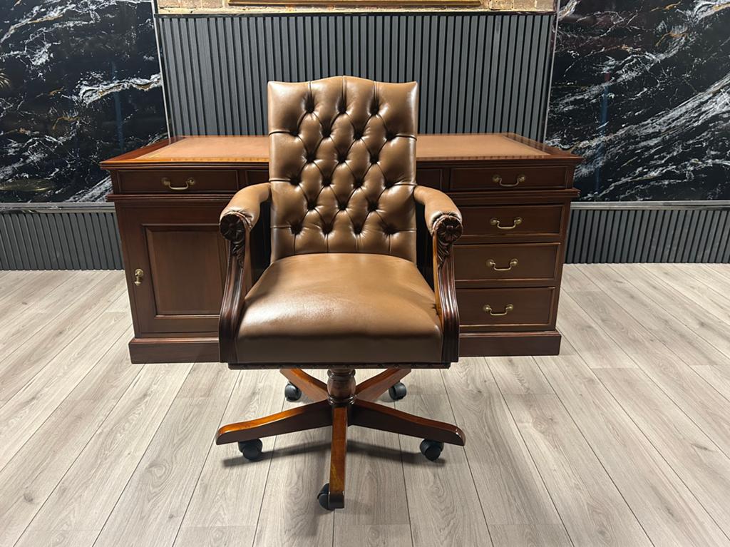 Chesterfield Lederen Bureau & Bureaustoel !!! 🇬🇧🇬🇧, Huis en Inrichting, Ophalen of Verzenden, Zo goed als nieuw, Bruin