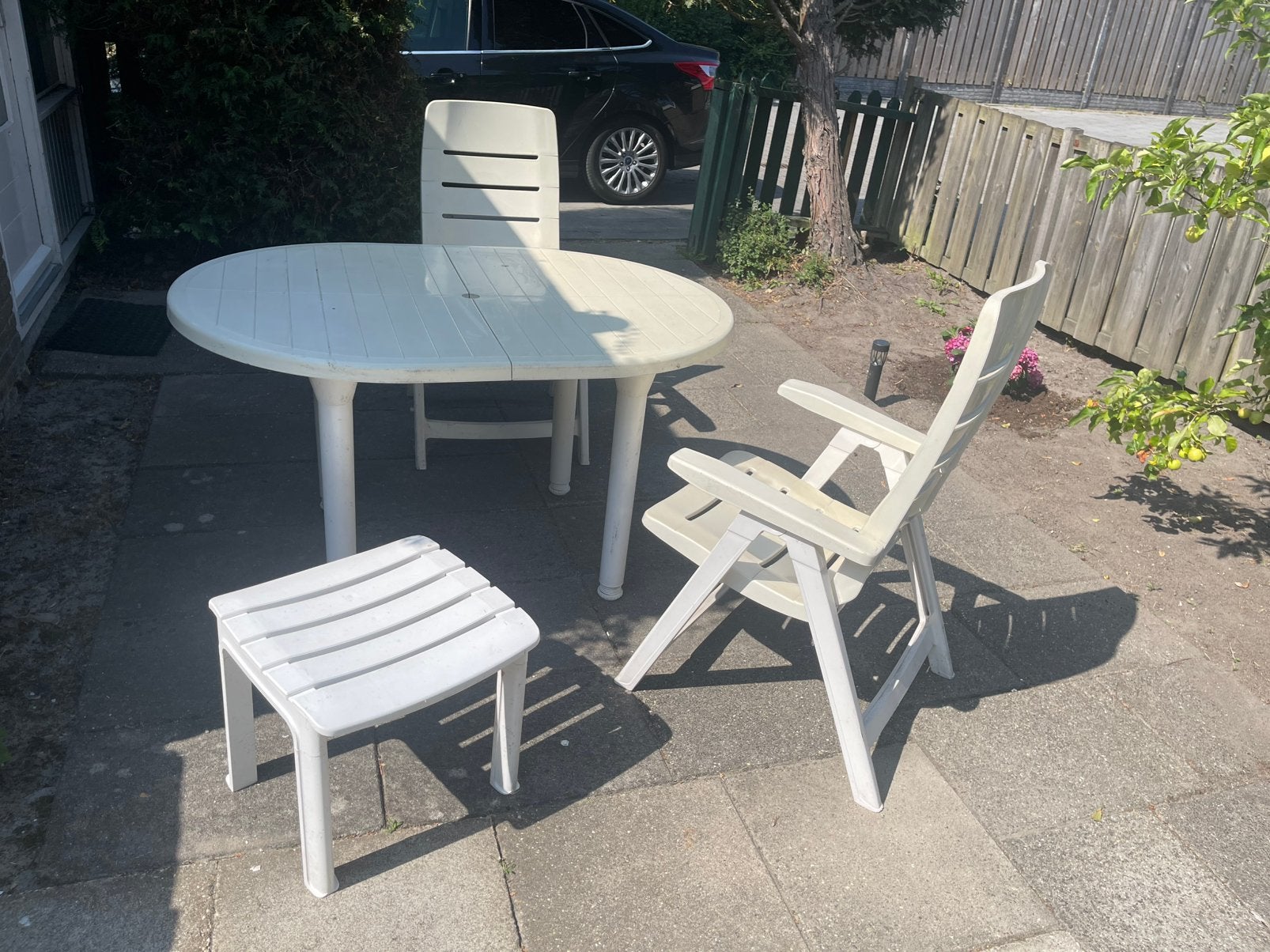 Tuintafel Hartman met 2 stoelen en kleine tafel 140 x 100 cm, Ophalen, Gebruikt, Rechthoekig, Kunststof