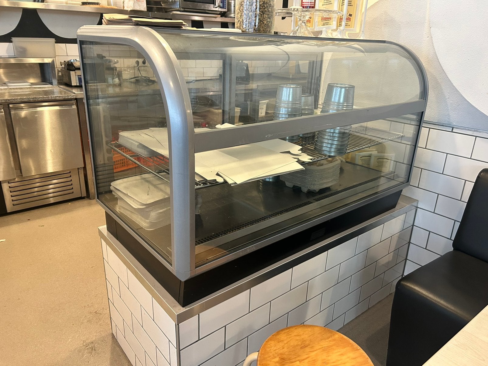Vitrine zonder koeling, Ophalen, Gebruikt, 100 tot 150 cm, Minder dan 100 cm