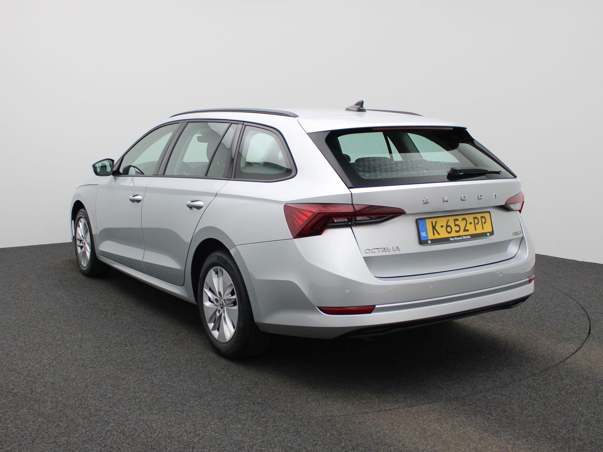 Skoda Octavia Combi 1.0 e-TSI Business Edition | ELEKTR. ACH, Auto's, Skoda, 12 maanden, Stof, Gebruikt, 19 km/l