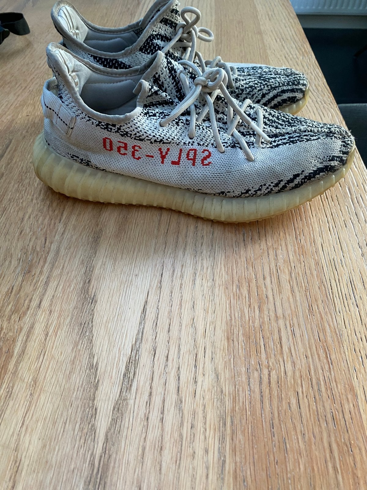 Adidas Yeezy Boost 350 V2 Zebra Sneakers, Kleding | Heren, Schoenen, Ophalen, Gedragen, Wit, Sneakers of Gympen