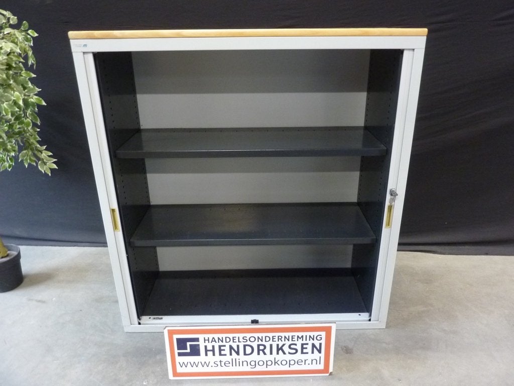 Gebruikte wandkast / roldeurkast / garagekast 120x46x128cm, Ophalen, Minder dan 150 cm, Munstermanstraat 6 - Hal 3 - Silvolde