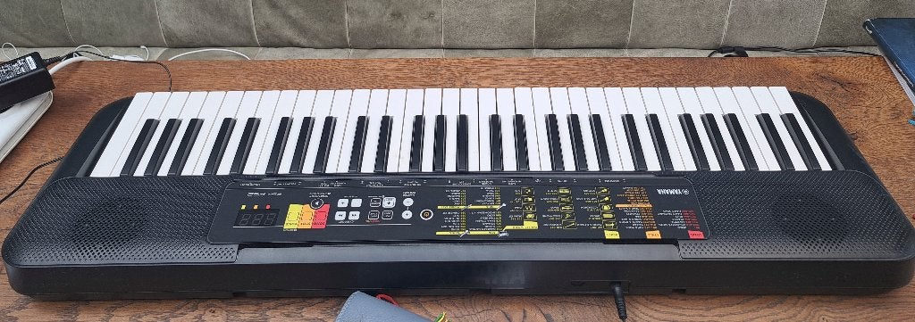 Keyboard Yamaha PSR-F52 - 1 jaar oud