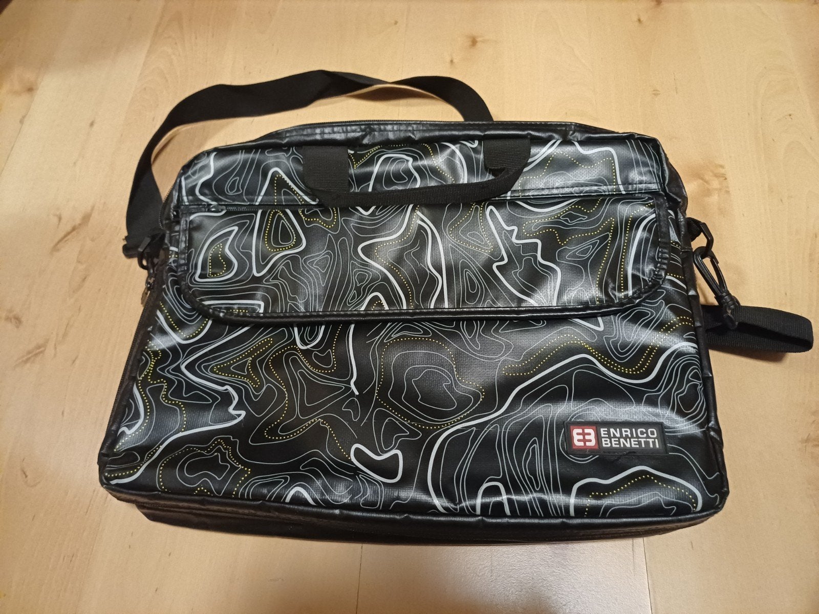 Enrico Benetti Laptoptas met uniek design, Computers en Software, Gevoerd laptopvak, 15 inch, Ophalen of Verzenden, Zo goed als nieuw