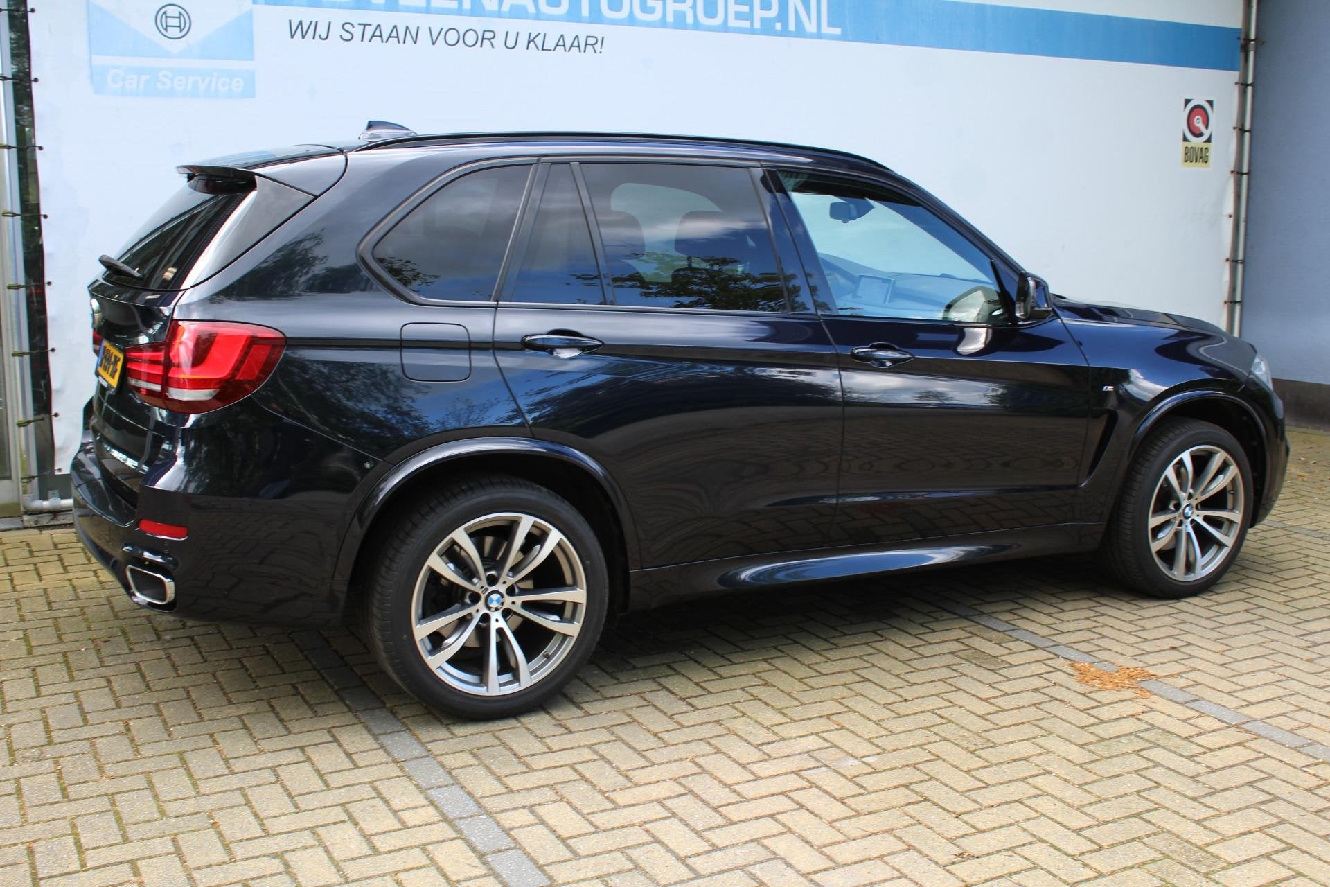 BMW X5 xDrive40d High Executive M-Sport | Panorama dak | Sof, Gebruikt, 2993 cc, 255 €/maand, Zwart