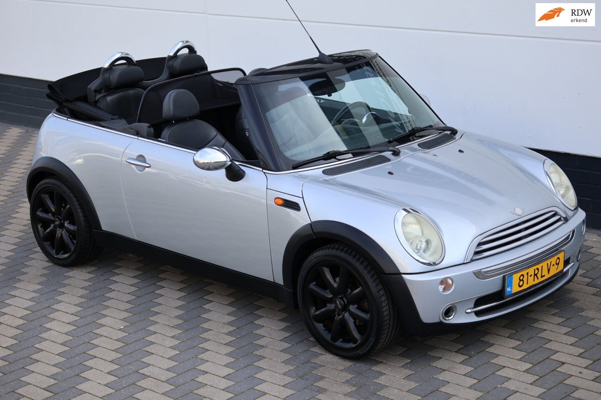 Mini Cabrio 1.6 Cooper Leer en ijskoude airco !, Auto's, Voorwielaandrijving, Gebruikt, Zwart, 4 cilinders