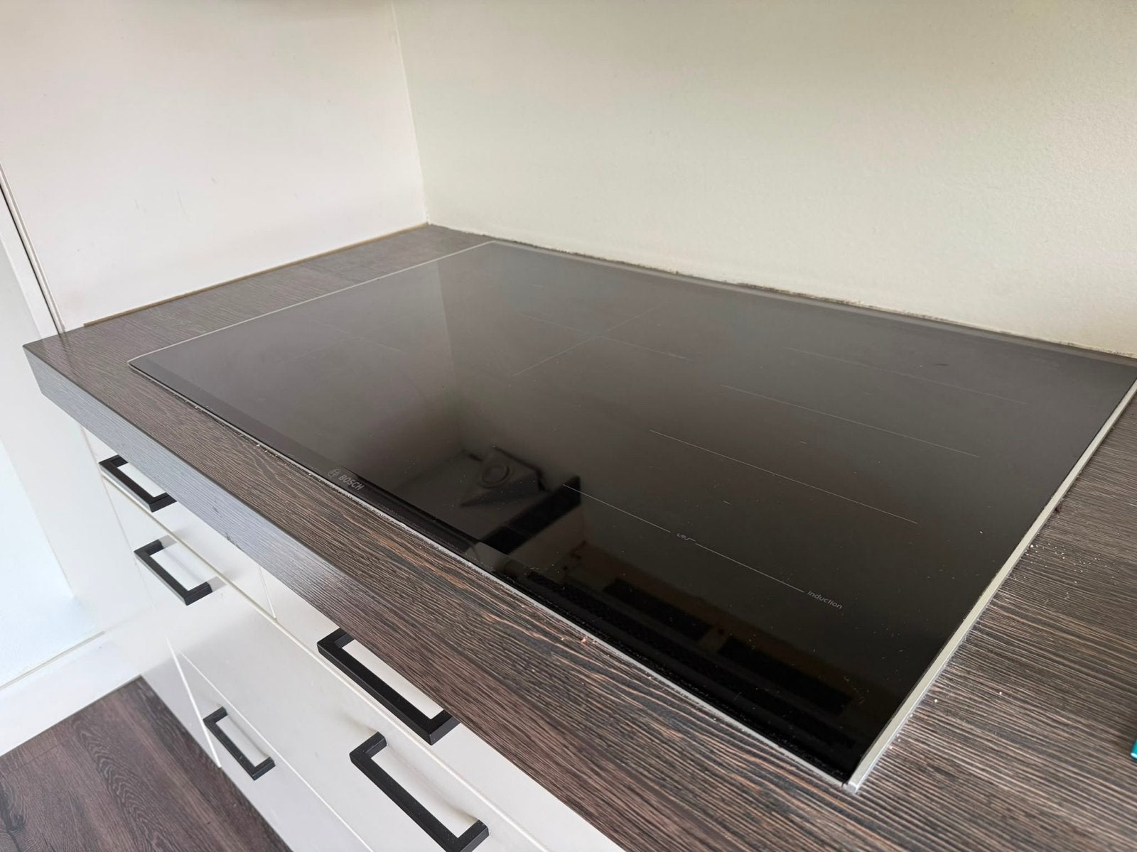 Bosch Inductiekookplaat met afzuiging, Witgoed en Apparatuur, Ophalen, 4 kookzones, Zo goed als nieuw, Inbouw