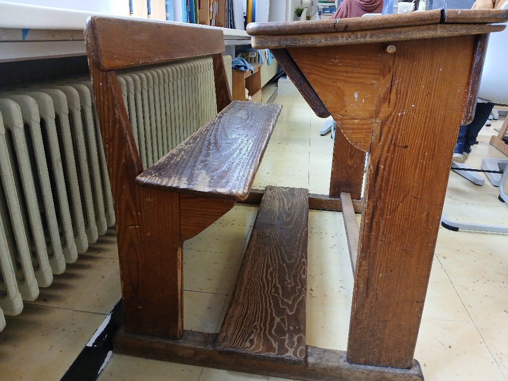 Oude schoolbank, Ophalen