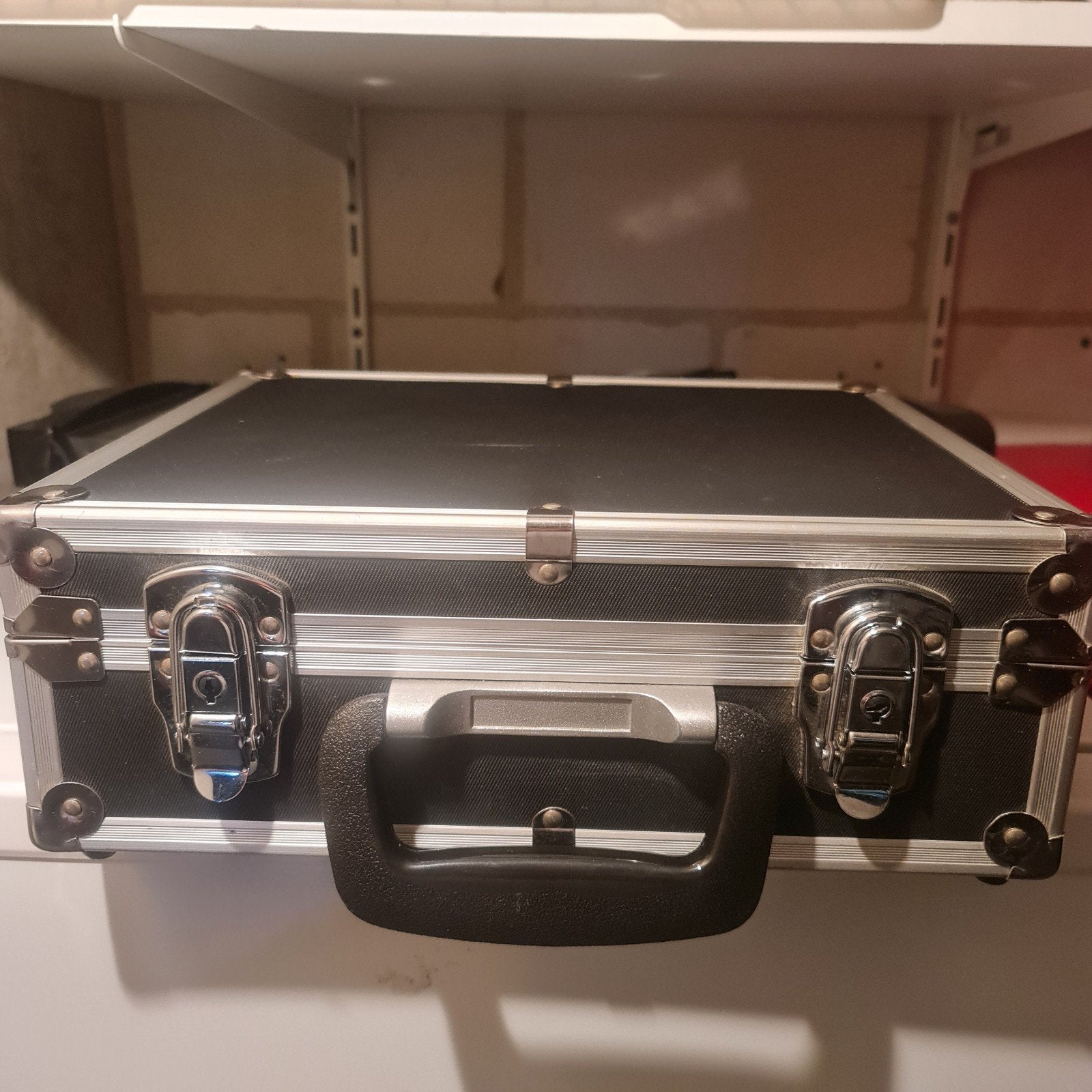 Universele aluminium koffer met schuimrubberen interieur, Ophalen, Gebruikt
