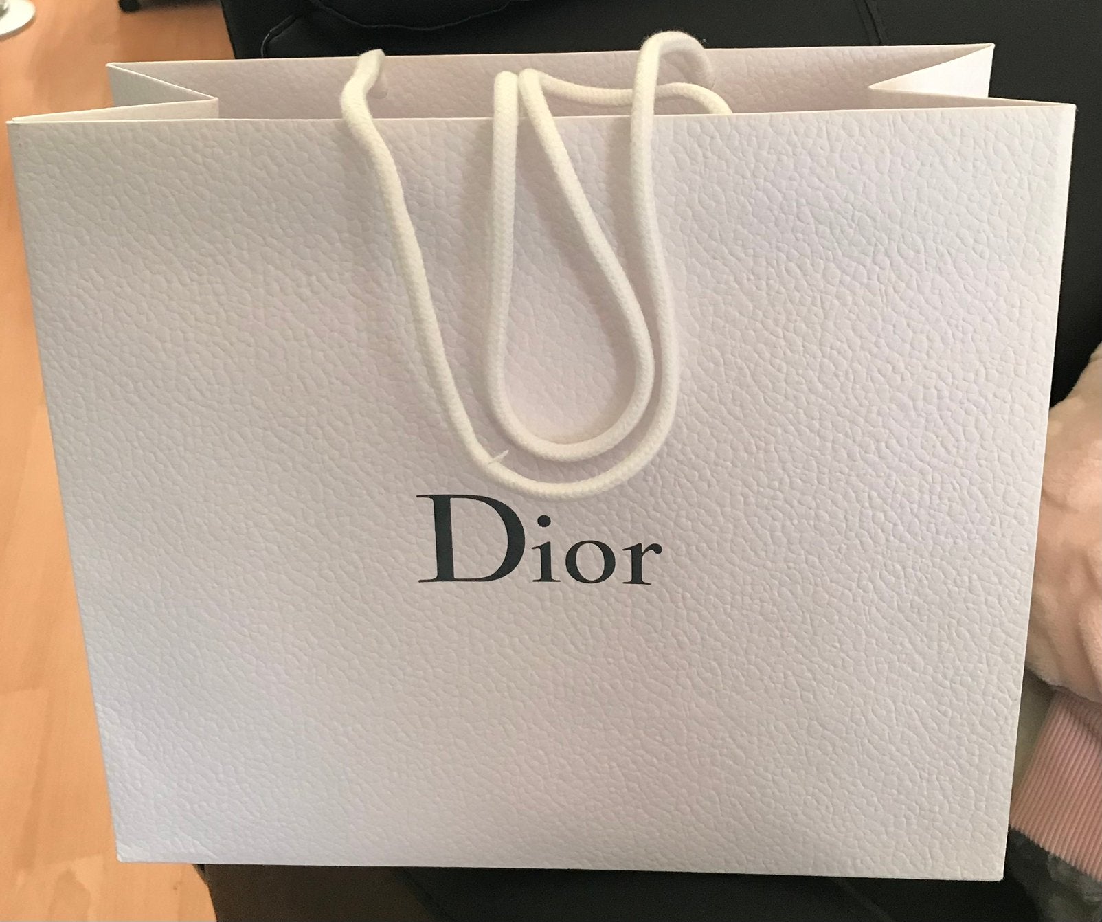 Mooi tas in hard karton van Christian Dior, Verzenden, Nieuw, Wit, Overige typen