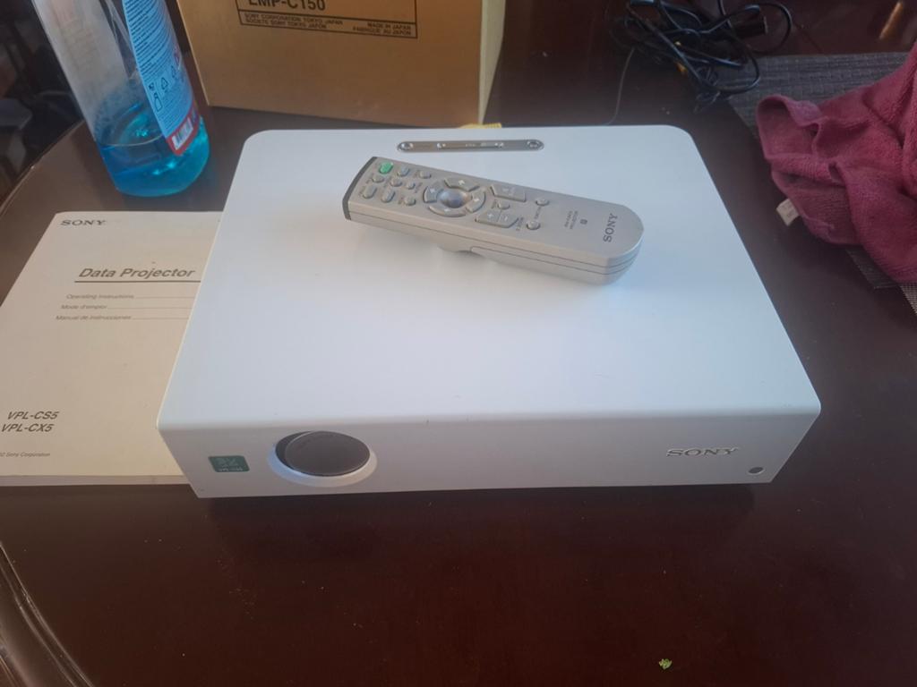 Sony VPL-CS5 Data Projector met afstandsbediening, Ophalen, Zo goed als nieuw, LCD, Sony