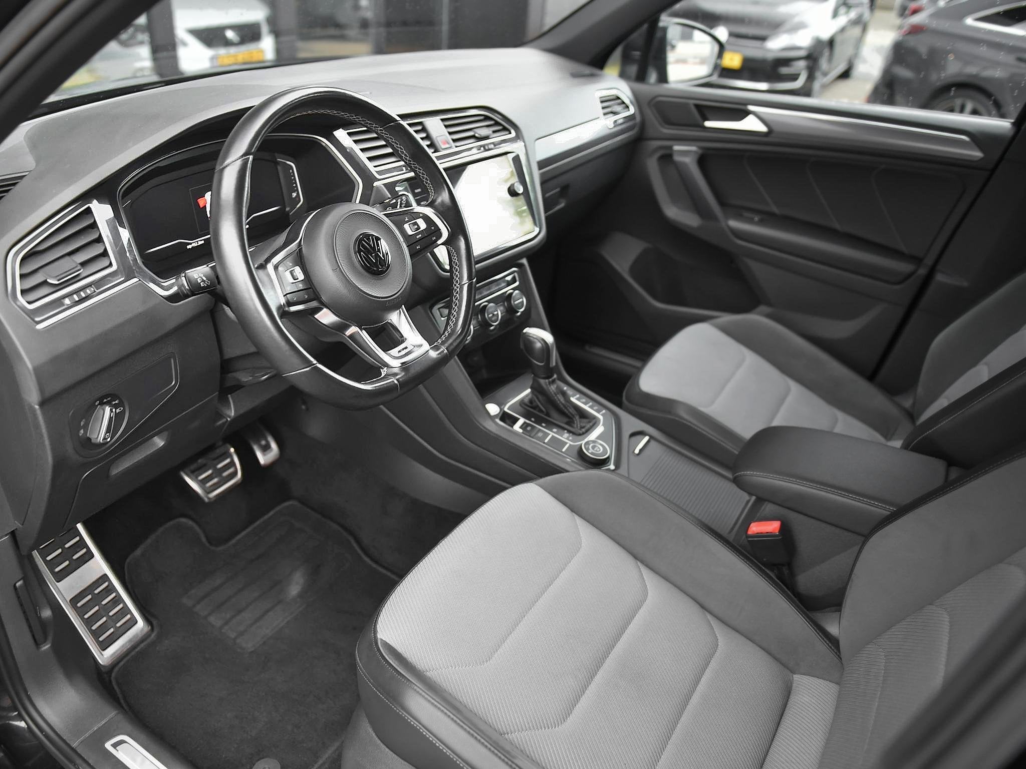 Volkswagen Tiguan 2.0 TSI 4Motion R-Line Back Edition ACC 20, Automaat, Gebruikt, 1984 cc, Zwart
