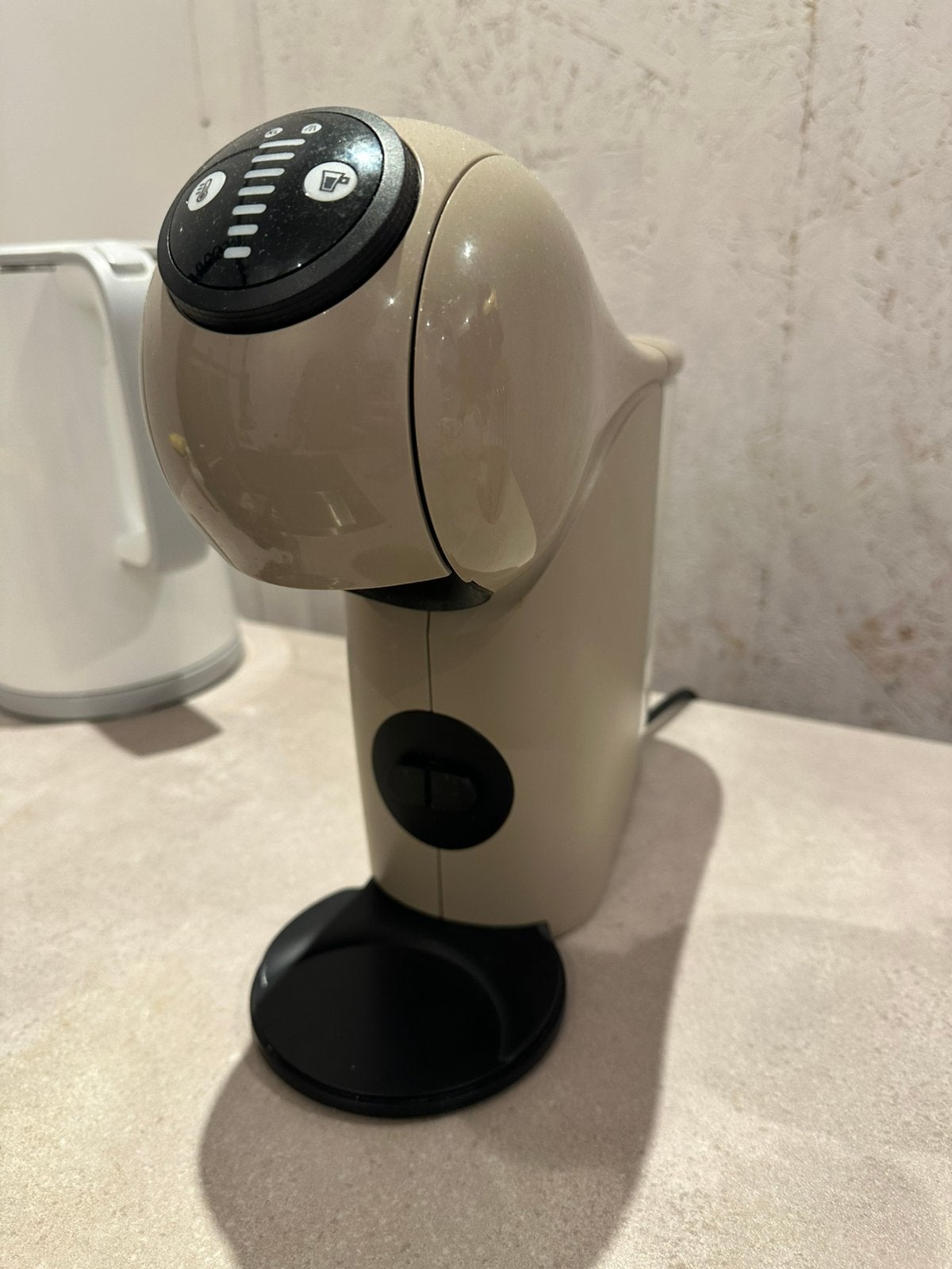 Nescafe dolce gusto beige krups, Witgoed en Apparatuur, Koffiezetapparaten, Ophalen, Zo goed als nieuw, Koffiemachine
