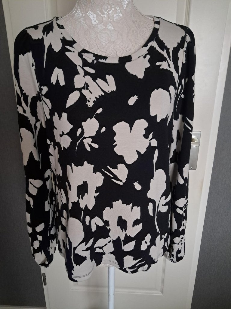 Trui Monari  Maat : 40 Kleur : Zwart /Creme 1x gedragen, Maat 38/40 (M), Monari, Zwart, Nieuw