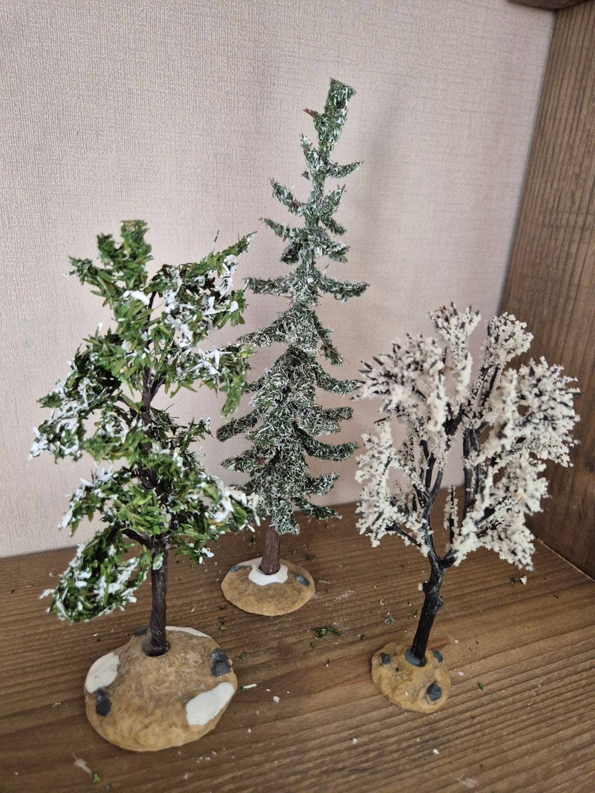 lemax bomenset Kerstdorp kersthuisjes, Diversen, Kerst, Ophalen of Verzenden, Zo goed als nieuw