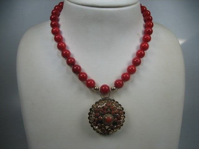 Zeekraal ketting met Antiek bloedkoralen hanger ca. 1870