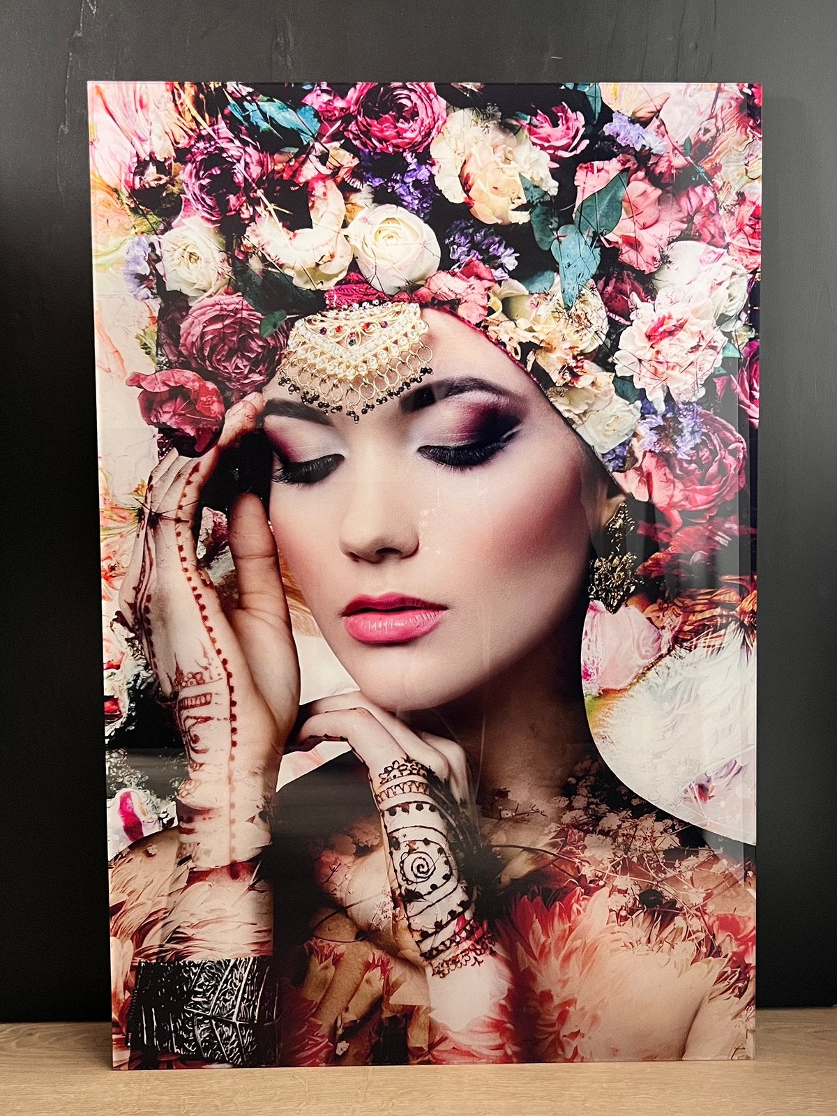 Plexiglas wanddecoratie vrouw bloemen henna, Huis en Inrichting, Ophalen, Zo goed als nieuw, Schilderij