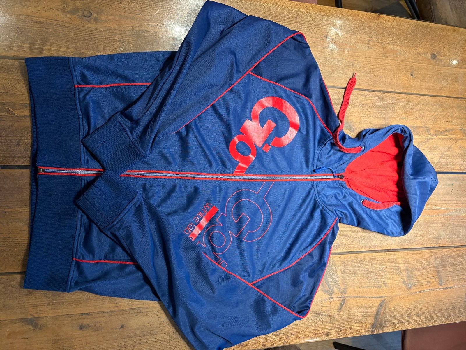 Gio Goi retro hoodie met rits - Blauw/Rood - Maat M, Ophalen of Verzenden, Gedragen