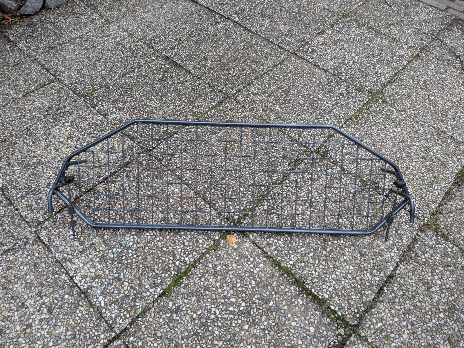 Travall hondenrek Ford Focus Mk1 Stationwagon 1998–2004, Ophalen